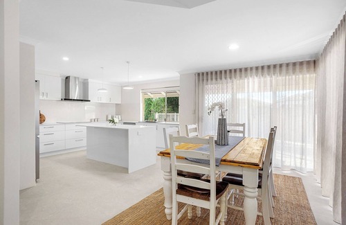 Hillarys Casa | Beautiful Home away from Home beside the beach.