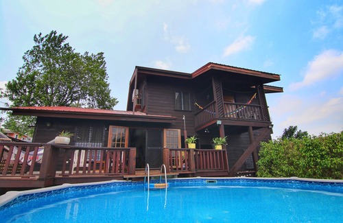 San Ignacio Casa | Hermosa casa con vistas a la montaña y piscina