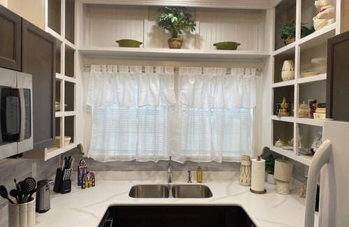 Bossier City Casa | Beautiful home completely remodeled and painted. Fully furnished. .