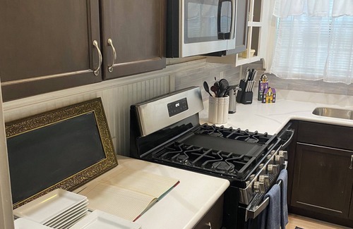 Bossier City Casa | Beautiful home completely remodeled and painted. Fully furnished. .