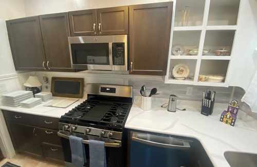 Bossier City Casa | Beautiful home completely remodeled and painted. Fully furnished. .