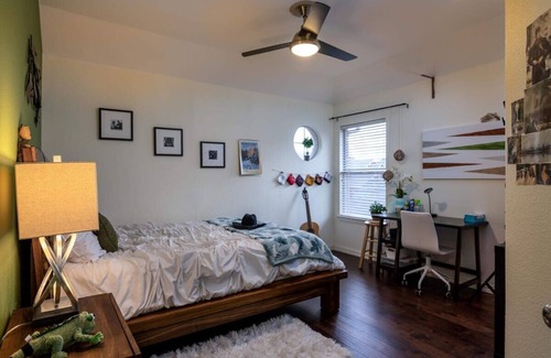 Lewisville Casa | Listo para negocios, ideal para familias, interiores de lujo.