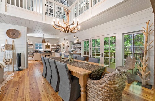 Frank Cabina | Beautiful Home for Large Group Vacations