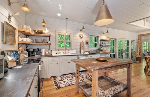 Frank Cabina | Beautiful Home for Large Group Vacations