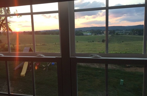 Christiansburg Casa | Beautiful home in a residential neighborhood close to EVERYTHING! *GO HOKIES!*