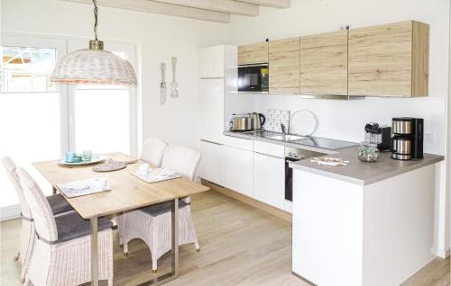 Busum Casa | Beautiful Home In Büsum With Kitchen