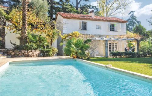 La Croix des Gardes Casa | Beautiful Home In Cannes With Kitchen