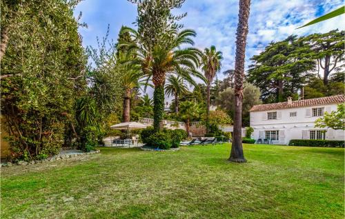La Croix des Gardes Casa | Beautiful Home In Cannes With Kitchen