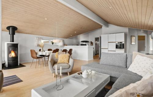 Hou Casa | Beautiful Home In Hals With Sauna