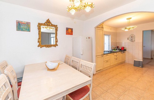 Businci Casa | Hermosa casa en Okrug Gornji