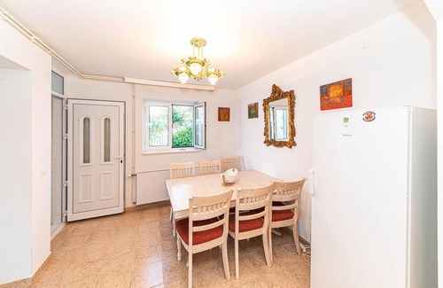 Businci Casa | Hermosa casa en Okrug Gornji