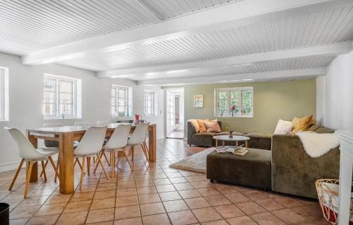 Juelsminde Casa | Beautiful Home In Juelsminde With Sauna