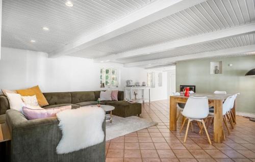Juelsminde Casa | Beautiful Home In Juelsminde With Sauna