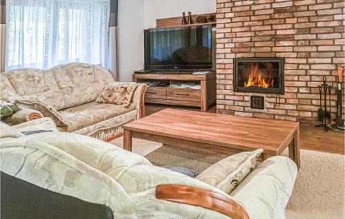Debnica Kaszubska Casa | Beautiful Home In Krzynia With Wifi