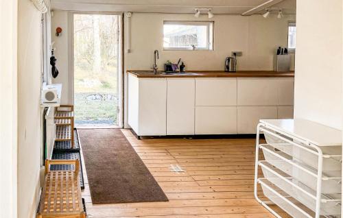 Loderup Casa | Beautiful Home In Löderup With Kitchen
