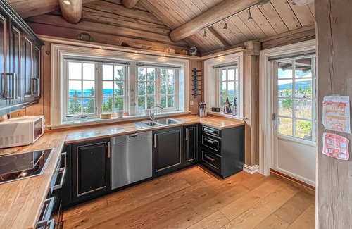 Lillehammer Casa | Beautiful home in Lillehammer with house a mountain view