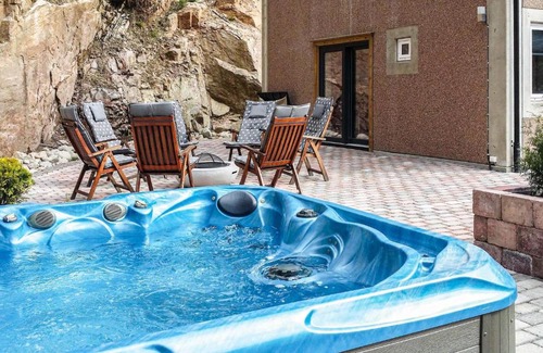 Sogne Casa | Beautiful Home In Mandal With Wifi