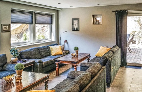 Sogne Casa | Beautiful Home In Mandal With Wifi