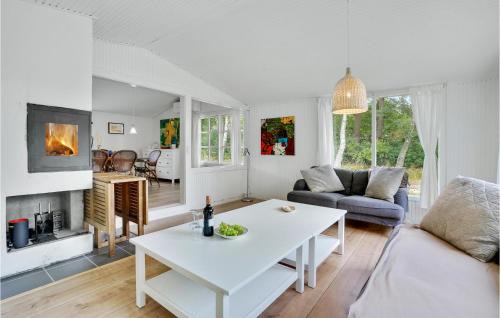 Melby Casa | Beautiful Home In Melby With Kitchen