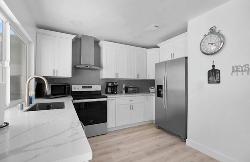 Mira Mesa Casa | Beautiful home in Mira Mesa-15 min to La Jolla. Fully updated in 2023.