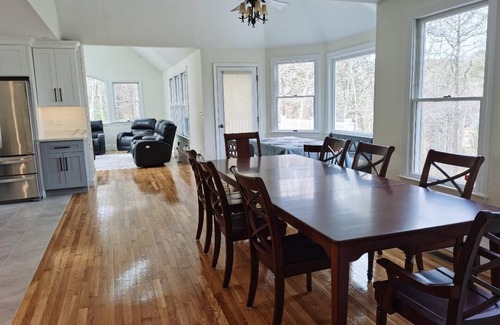 Orleans Casa | Beautiful home in Orleans. Park, Beach, Lake & Ocean. Telsa charge