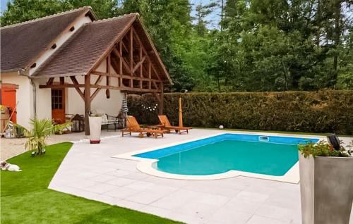 Sainte-Anne-sur-Brivet Casa | Beautiful Home In Salbris
