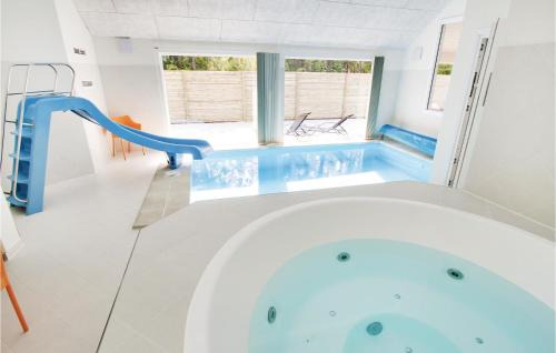 Holloselund Casa | Beautiful Home In Tisvildeleje