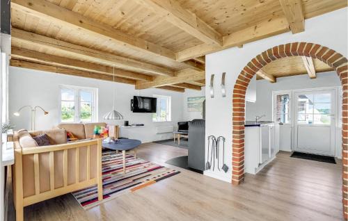 Øhuse Casa | Beautiful Home In Ulfborg With Kitchen