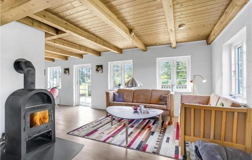 Øhuse Casa | Beautiful Home In Ulfborg With Kitchen