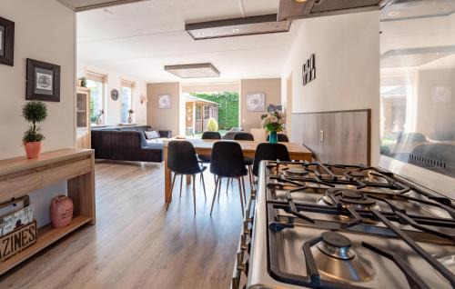 Wemeldinge Casa | Beautiful Home In Wemeldinge With Sauna