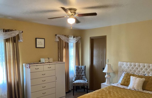 Michigan City Casa | Beautiful Home Minutes Away from Adventure