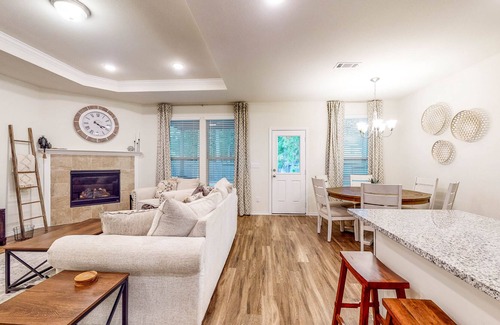 Conroe Casa | Beautiful Home near Lake Conroe - Fully Fenced Yard, Gas Fireplace & Grill