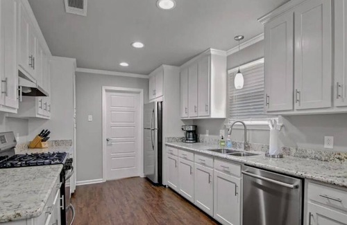 South Baton Rouge Casa | Beautiful Home off Historic Highland Rd!