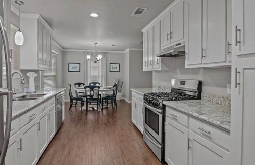 South Baton Rouge Casa | Beautiful Home off Historic Highland Rd!