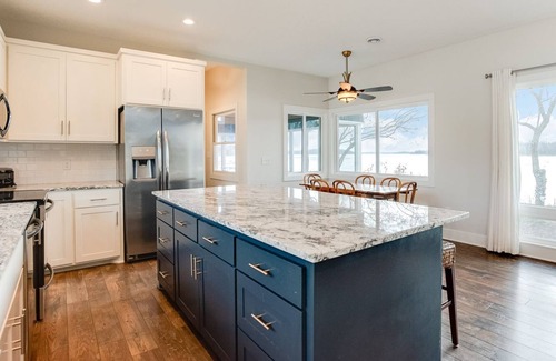 Lindstrom Casa | Beautiful home on North Center Lake