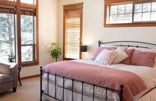 Colbert Casa | Beautiful home on the Little Spokane River