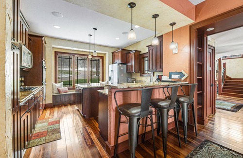 Lead Casa | Beautiful home w/private hot tub, poker table, pool table, WiFi, sauna, firepit