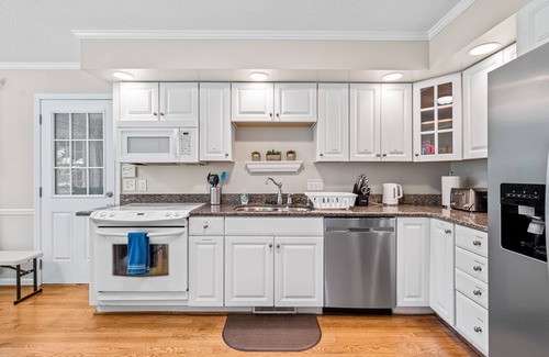 Elon College Casa | Beautiful Home Walking Distance to Elon University