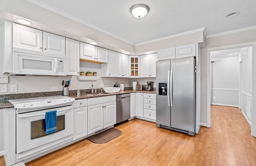 Elon College Casa | Beautiful Home Walking Distance to Elon University