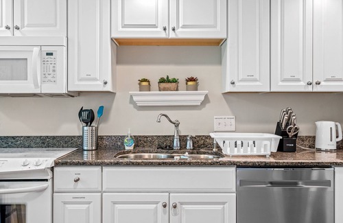 Elon College Casa | Beautiful Home Walking Distance to Elon University