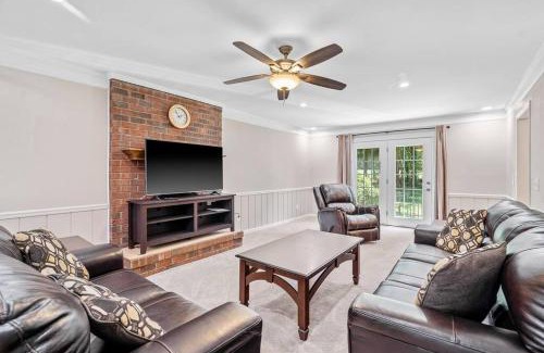 Elon College Casa | Beautiful Home Walking Distance to Elon University