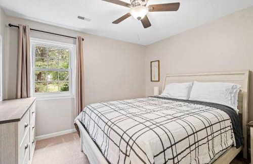 Elon College Casa | Beautiful Home Walking Distance to Elon University
