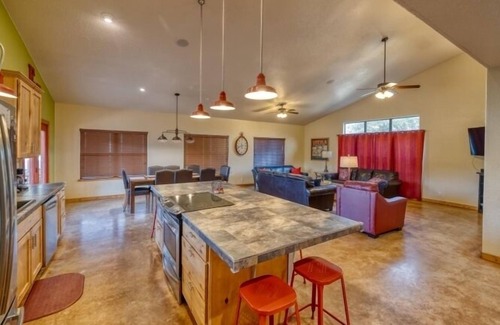 Sabinal Casa | Beautiful home with a pool