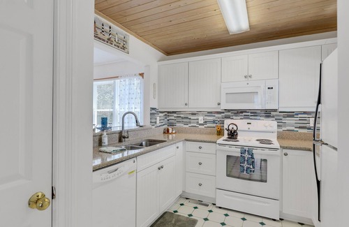 Nags Head Casa | Beautiful Home with a Hot Tub and Community Pool in season