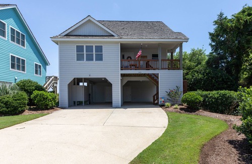Nags Head Casa | Beautiful Home with a Hot Tub and Community Pool in season