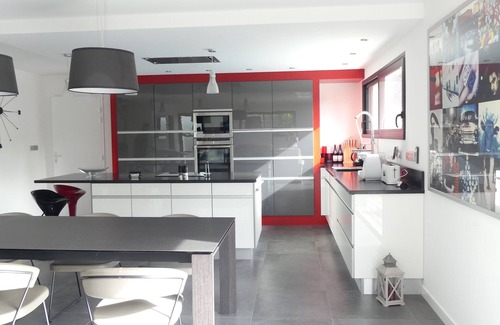 Sene Casa | Hermosa casa con piscina climatizada y spa, a 200 metros de la playa
