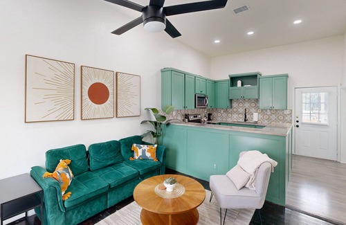 San Antonio Condominio | Beautiful home with great location, one block from Botanical Gardens