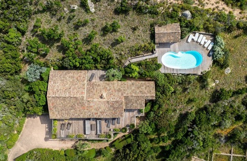 Bonifacio Casa | Hermosa casa de 10 personas frente al golfo de Sant'Amanza con piscina