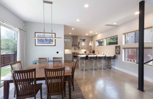 Chestnut Casa | Beautiful house and neighborhood within a great proximity to all of Austin.