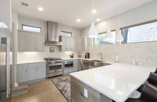 Chestnut Casa | Beautiful house and neighborhood within a great proximity to all of Austin.